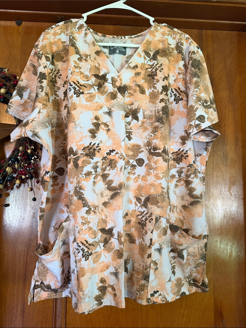 Buoy Basics Floral Short Sleeve V-Neck Tee in Peach & Brown